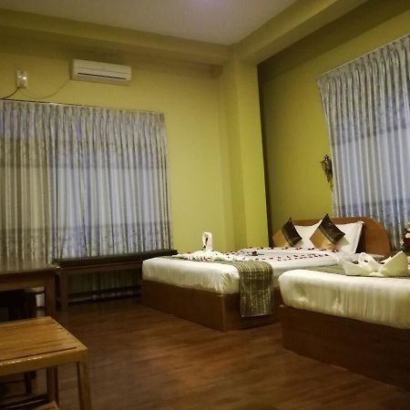 Gold Star Hotel Nyaung Shwe Bagian luar foto